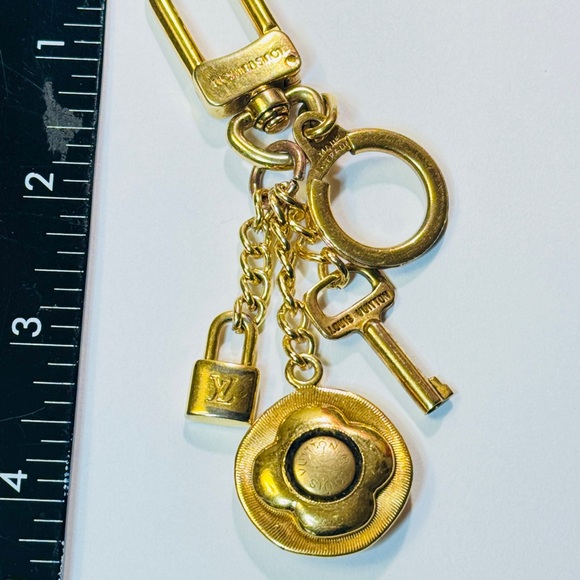Louis Vuitton Gold Floral Key Holder - Picture 4 of 13